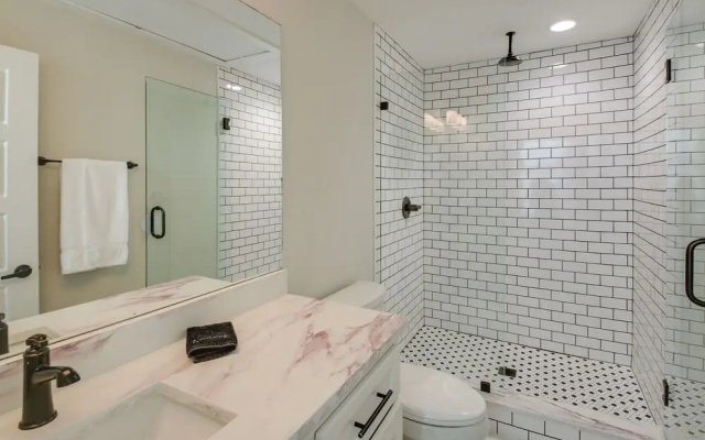 Modern Downtown Hot Springs Vacation Rental!