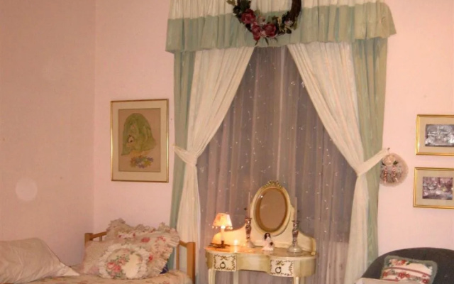 Auberge de Seattle, French Country Inn