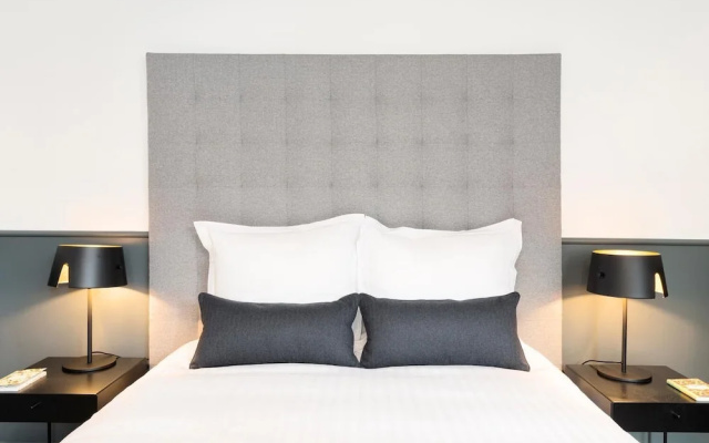 Luxury AC 3BDR Le Marais I by Livinparis