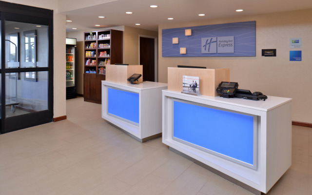 Holiday Inn Express & Suites Lonoke by IHG