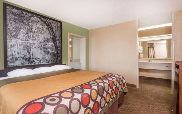Super 8 by Wyndham Macon West
