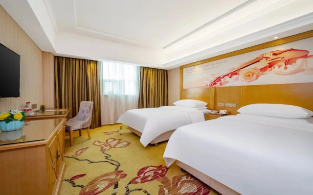 Vienna Hotel (Dongguan Huangjiang Metro Station Branch)