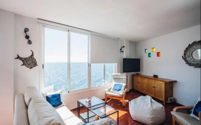 Canary casita next to the Atlantic Ocean