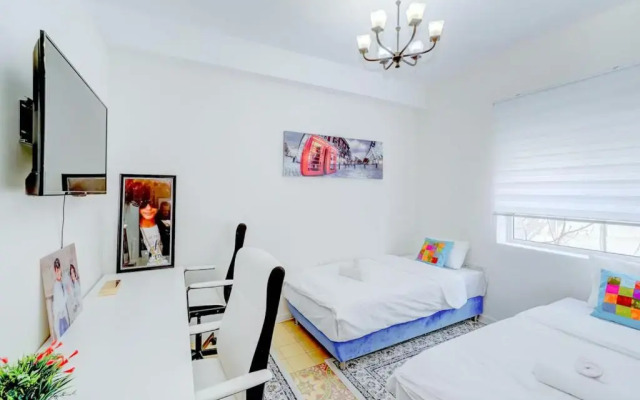 Charming spacious 4BR apt near the sea