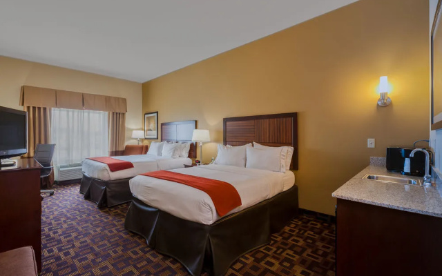 Holiday Inn Express Hotel & Suites Salina