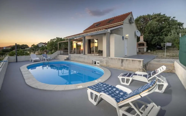 House Baras Garden