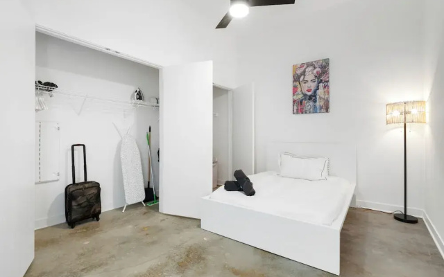 Ballpark Luxury Loft Steps from Arch