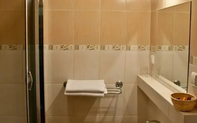 Hotel Dębina
