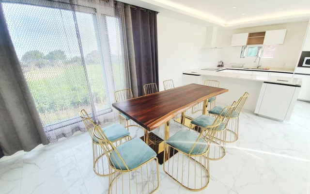 Memoria Pool Villa Family Pension