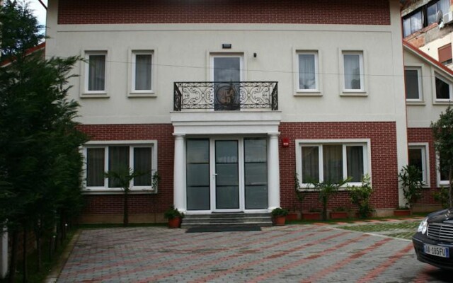 Отель Vila 60 Албания, Тирана - отзывы, цены и фото номеров - забронировать отель Vila 60 онлайн вид на фасад
