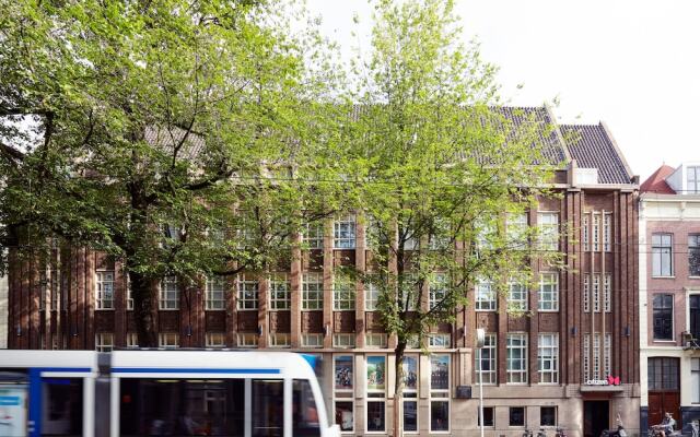 Отель citizenM Amstel Amsterdam вид на фасад