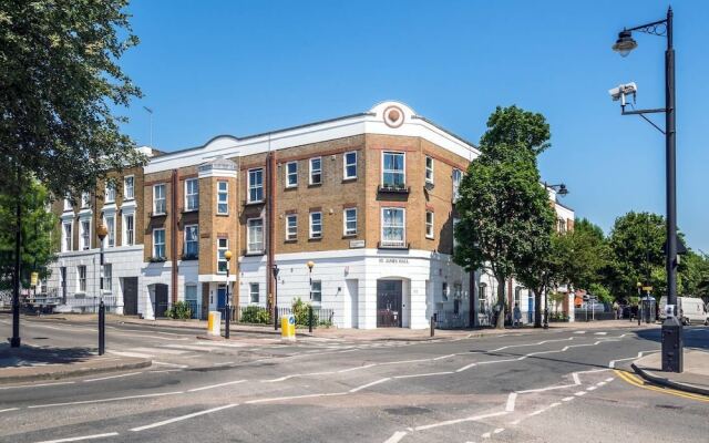 Апартаменты Lovely Studio W/balcony in Islington, 4 Guests вид на фасад