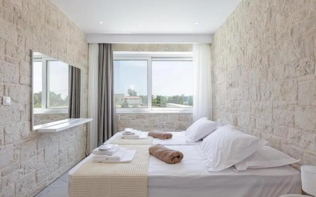 Mythos apartments