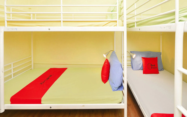 RedDoorz Hostel @ Hong Kong Street