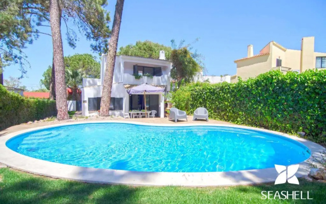 Perfect Retreat Overlooking Pinhal Golf Course, Private Pool, Off-street Parking