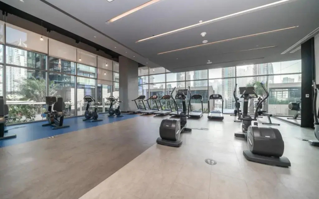 Luxurious apartment with prime location