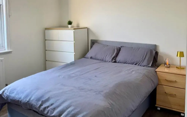 2bed Apartment-sleeps 4, Pets Ok & Balcony