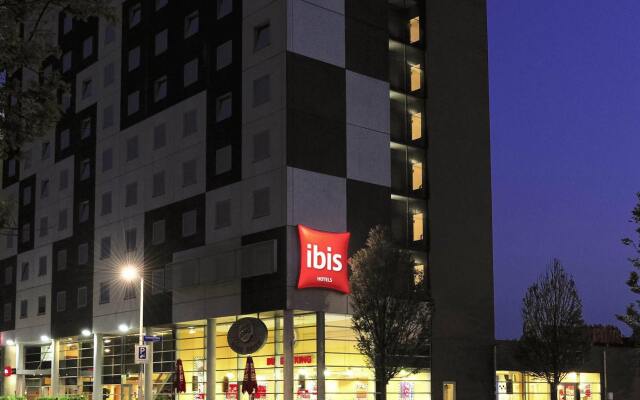 Hotel Ibis Amsterdam City West вид на фасад