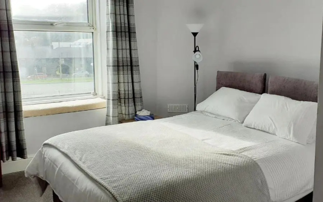 Queens Rooms