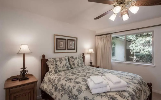 Partridge Home - Six Bedroom Cabin with Hot Tub