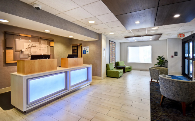 Holiday Inn Express Newport North - Middletown by IHG