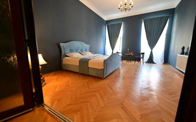 Lovely 2 bedroom apartment in historic city center