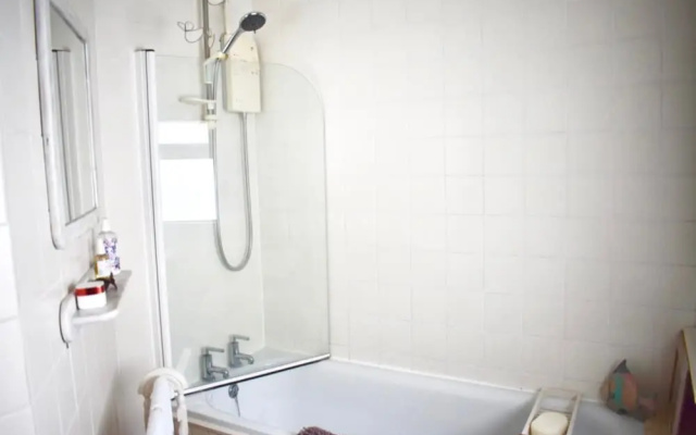 Bright 3 Bedroom House Near Queens Park