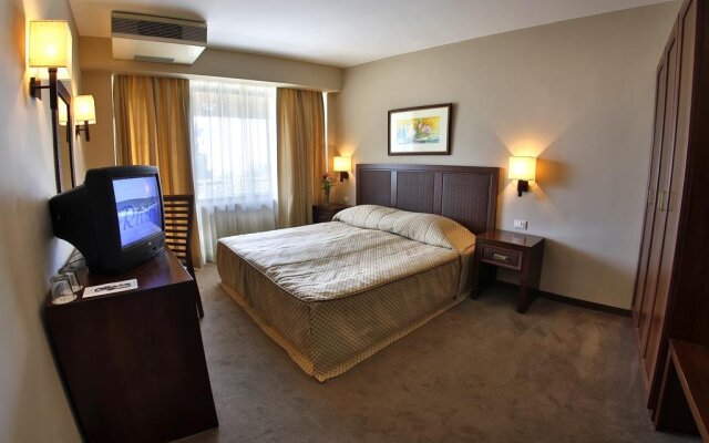 Отель Lotos - Riviera Holiday Resort Болгария, Золотые пески - отзывы, цены и фото номеров - забронировать отель Lotos - Riviera Holiday Resort онлайн комната для гостей