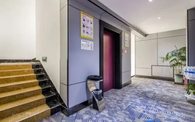 Meiyi Hotel(Urumqi Hongshan Park Xinxing Street Subway Station Store)