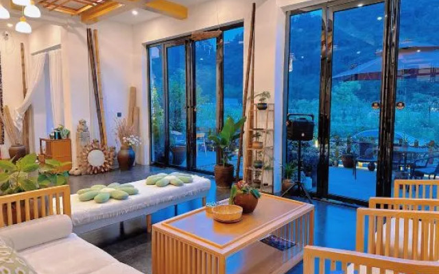 Fanjing Mountain Bamboo Creek Language Guesthouse
