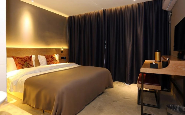 Yo Yo Pinke Hotel