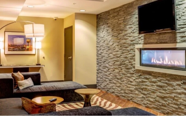 Global Luxury Suites at Whetstone Way