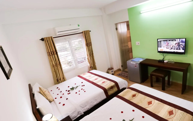 Little Gold Hotel