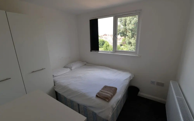Modern Holiday Home in Coventry Near the Centre