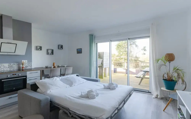 Apartment in Ploudalmezeau Near Treompan Beach
