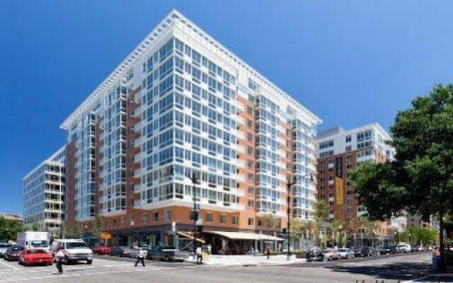 Апартаменты Residence on the Avenue by Global Serviced Apartments вид на фасад