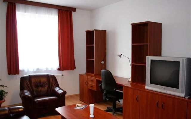 Uni-Hotel Dikotthon