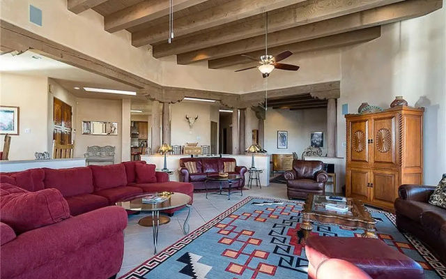 Dorthia Garden Retreat & Views by Kokopelli Property Management