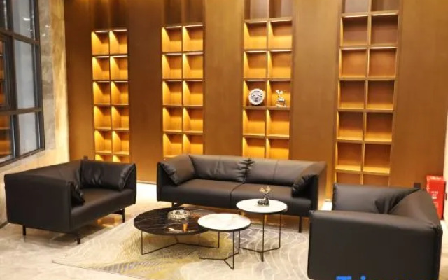 Wutong Hotel (Yingbin Road, Wanda Plaza, Huiji, Zhengzhou)