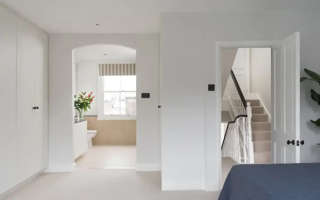 Luxury 5-bedroom Town House in Brook Green Central London