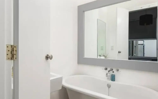 Marine Parade Sea View 2-bedroom Apartment