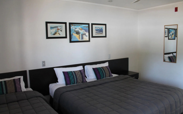 Aquarius Motor Inn