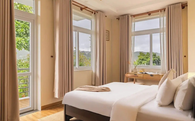Moon Garden Hotel