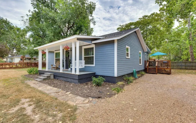 Lindale Vacation Rental w/ Deck & Grill!