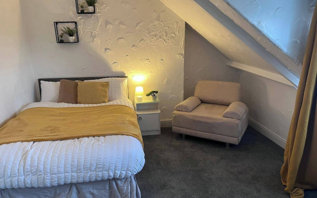 Apt - Sleeps 10 - Parking - Ideal for Contractors