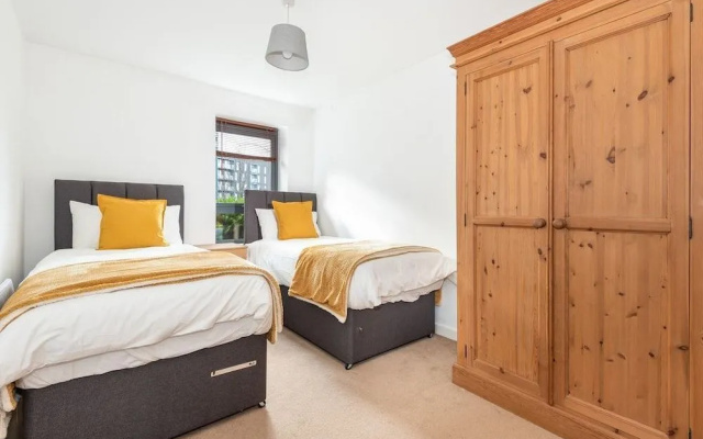 Bouverie Apartment