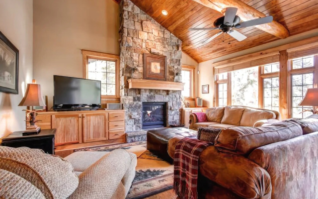 Grand Peaks Lodge