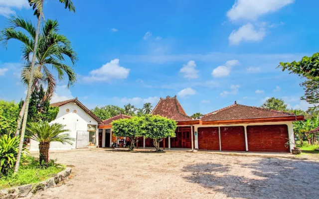 Hotel O Joglo Menoreh Resto & Homestay