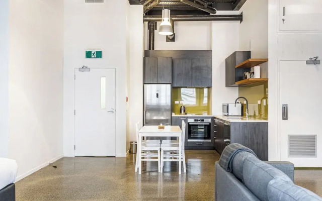 Modern Studio + Prime Location by Zodiak Stays