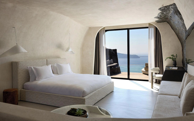 One of One Hotel